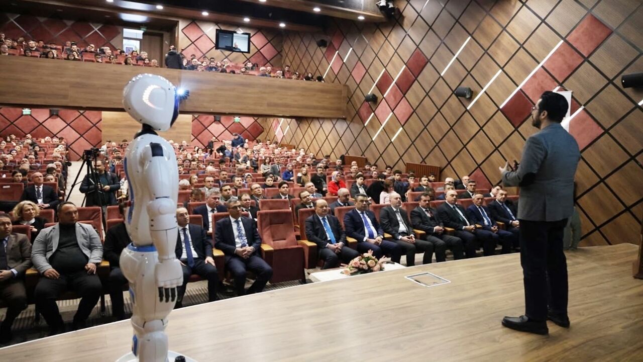 652677573 18105678625886257 4972818158421709547 N