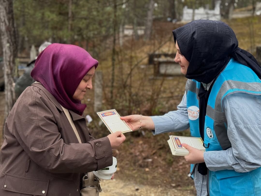 Ak Parti Kastamonu Vatandaşlara Çam Fidanı Hediye Etti 8