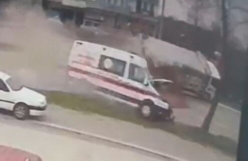 Ambulans Vakaya Giderken Kamyona Çarptı Feci Kazada 1 Ölü, 3 Yaralı! 28