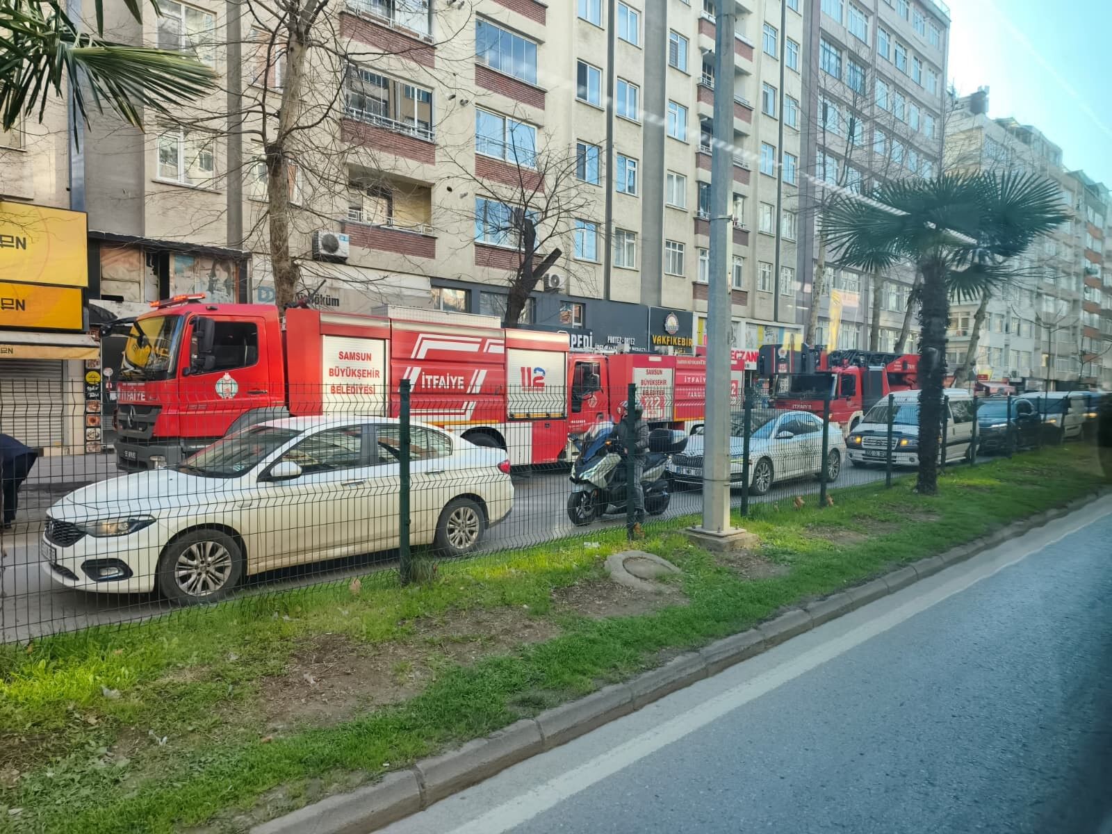 Apartmanın 4'Üncü Katında Yangın Daire Küle Döndü 2