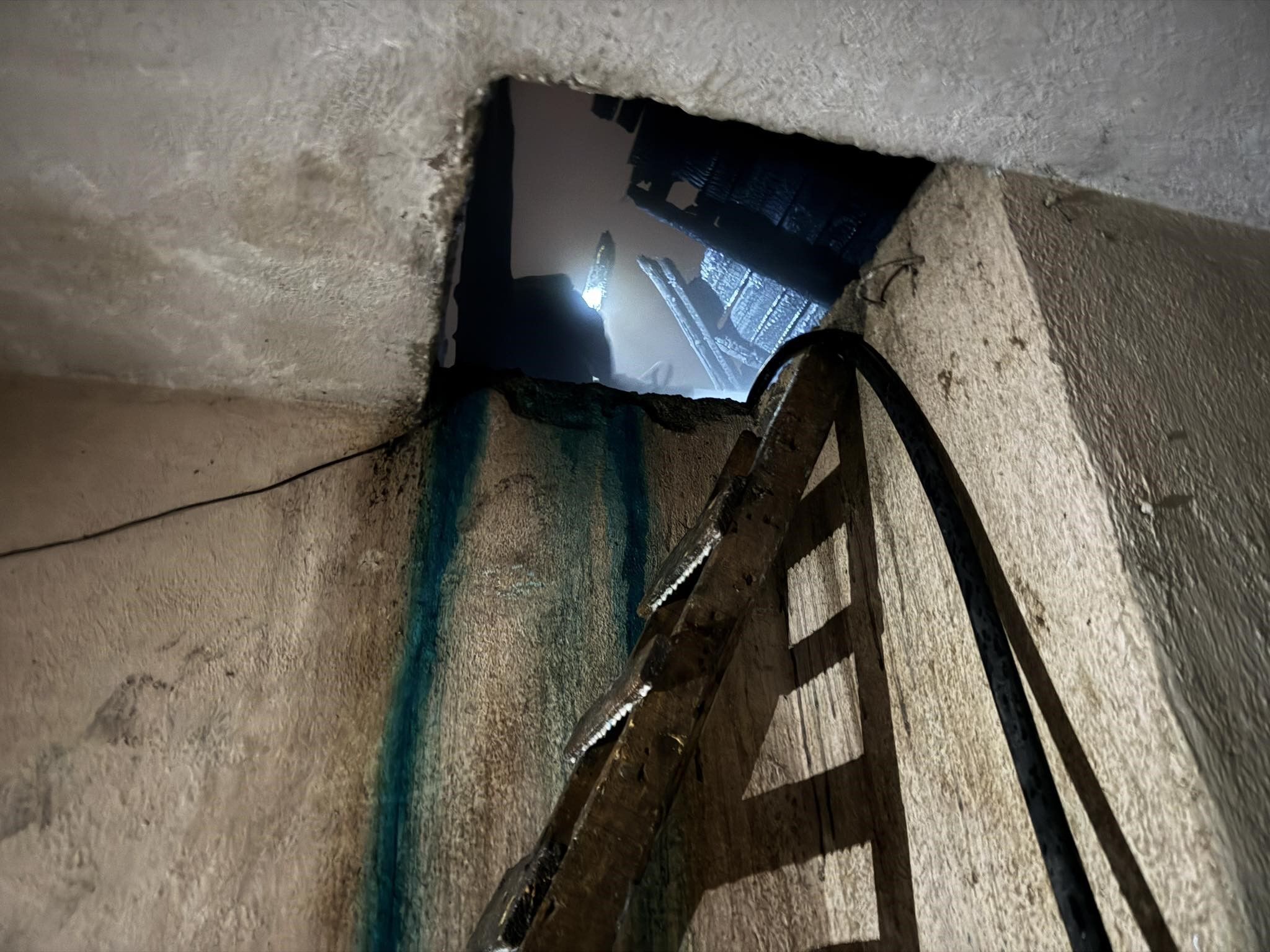 Bacadan Çıkan Yangın 2 Katlı Evin Çatısını Kül Etti 6