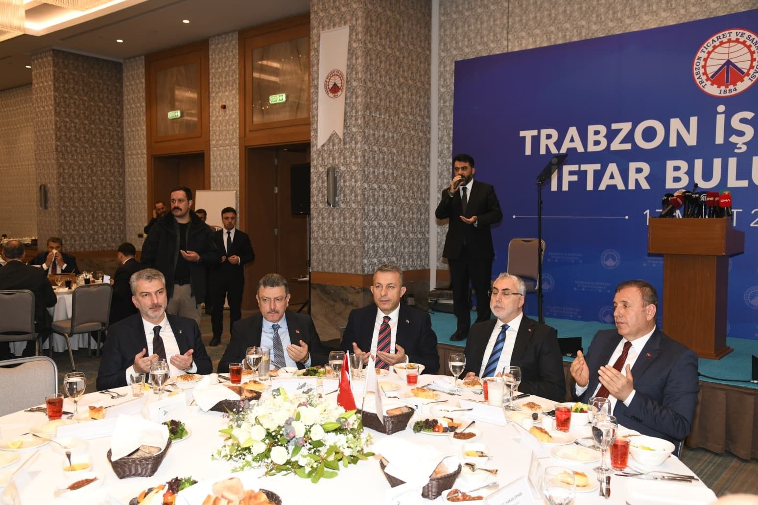 Bakan Işıkhan Iş Insanlarıyla Buluştu 'Türkiye Büyümeye Devam Ediyor' 12