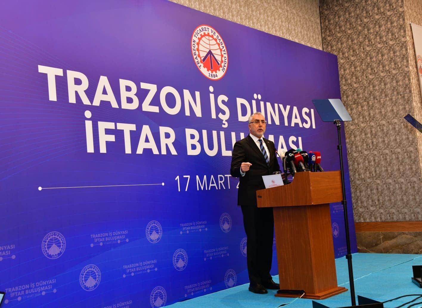 Bakan Işıkhan Iş Insanlarıyla Buluştu 'Türkiye Büyümeye Devam Ediyor' 22