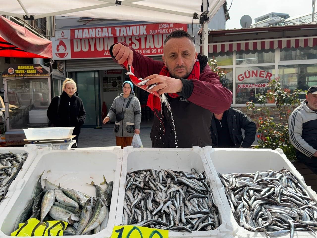 Balık Tezgahlarında Ramazan Mesaisi Hamsi 100 Liradan Satılıyor 88888888888888888888888888888888888