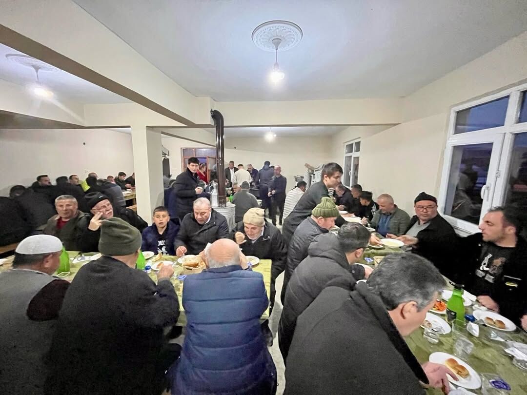 Başkan Arslan Taşköprü'nün Köyündeki Gönül Sofrasında Orucunu Açtı 12
