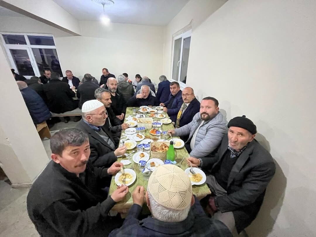 Başkan Arslan Taşköprü'nün Köyündeki Gönül Sofrasında Orucunu Açtı 2