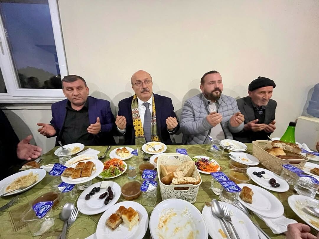 Başkan Arslan Taşköprü'nün Köyündeki Gönül Sofrasında Orucunu Açtı 88888888