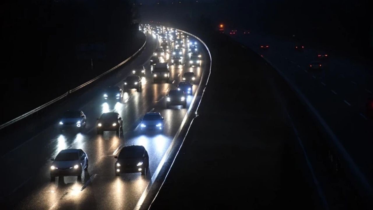 Bayram Dönüşü Başladı İstanbul Yönünde Trafik Yoğunluğu Arttı (2)