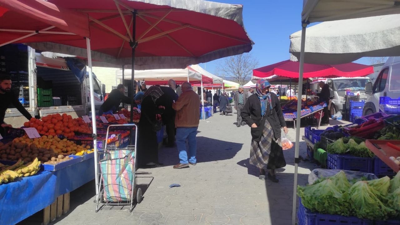 Bayram Öncesi Taşköprü Pazarı’nda Etiketler Cep Yaktı (2)