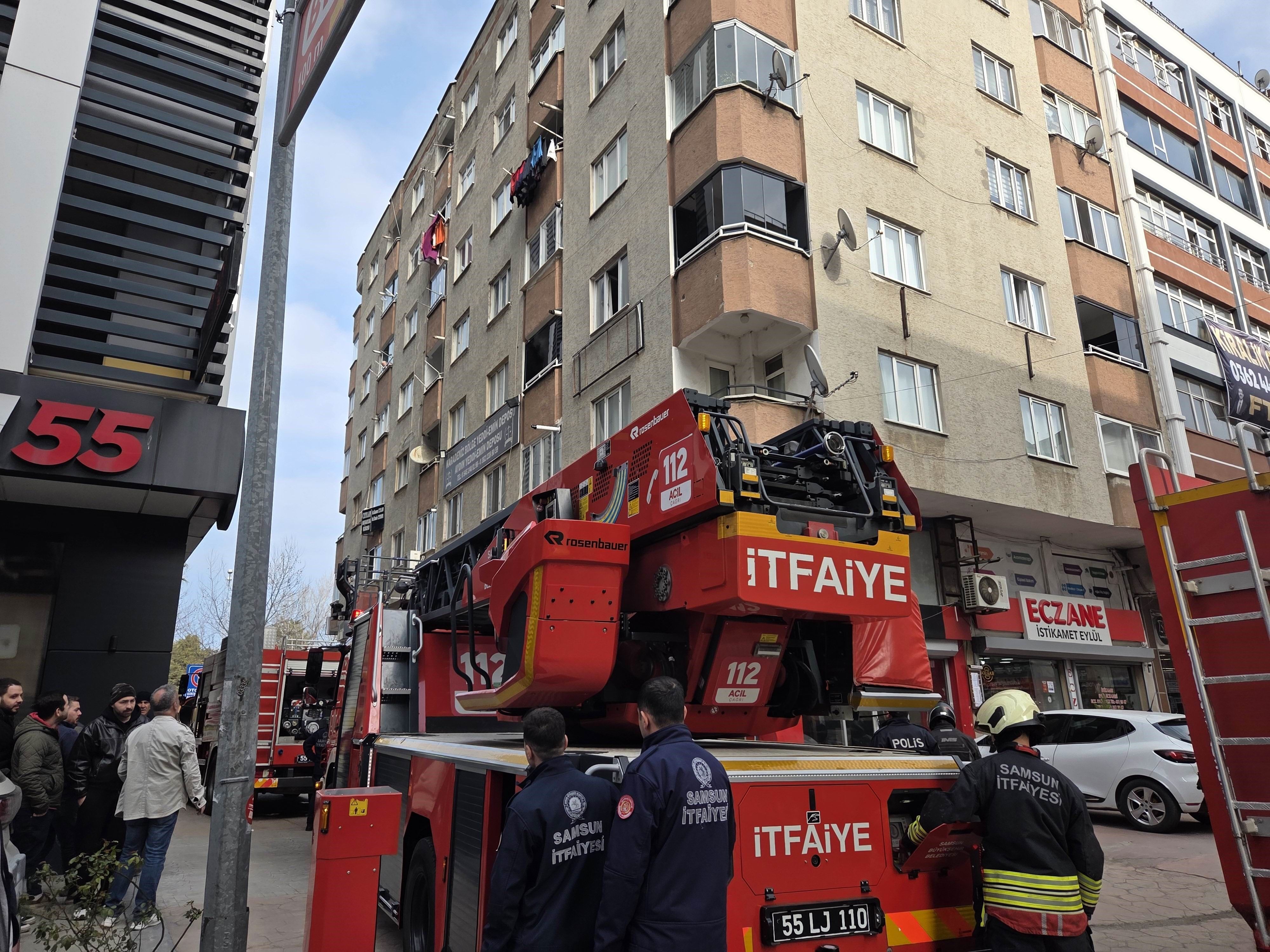 Bulaşık Makinesi Alev Aldı, Apartmanda Panik Anları Yaşandı