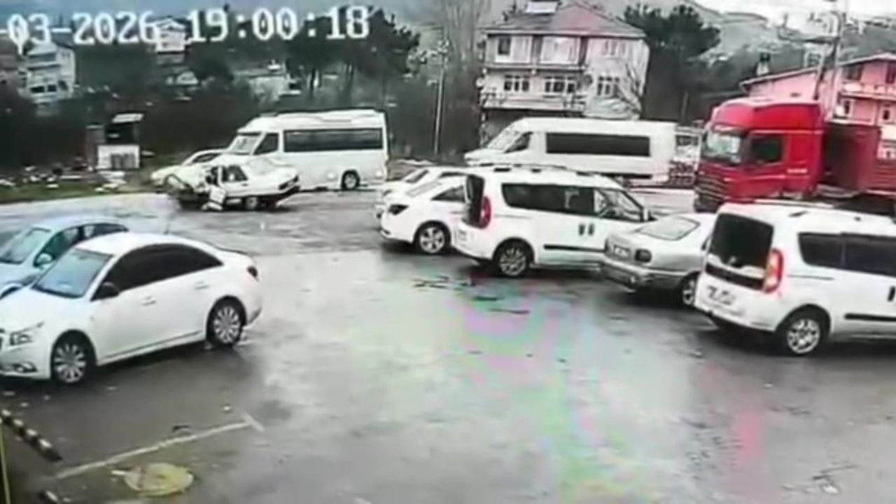 Can Pazarı İşçi Servisi Ile Otomobil Çarpıştı, Çok Sayıda Yaralı Var! (2)