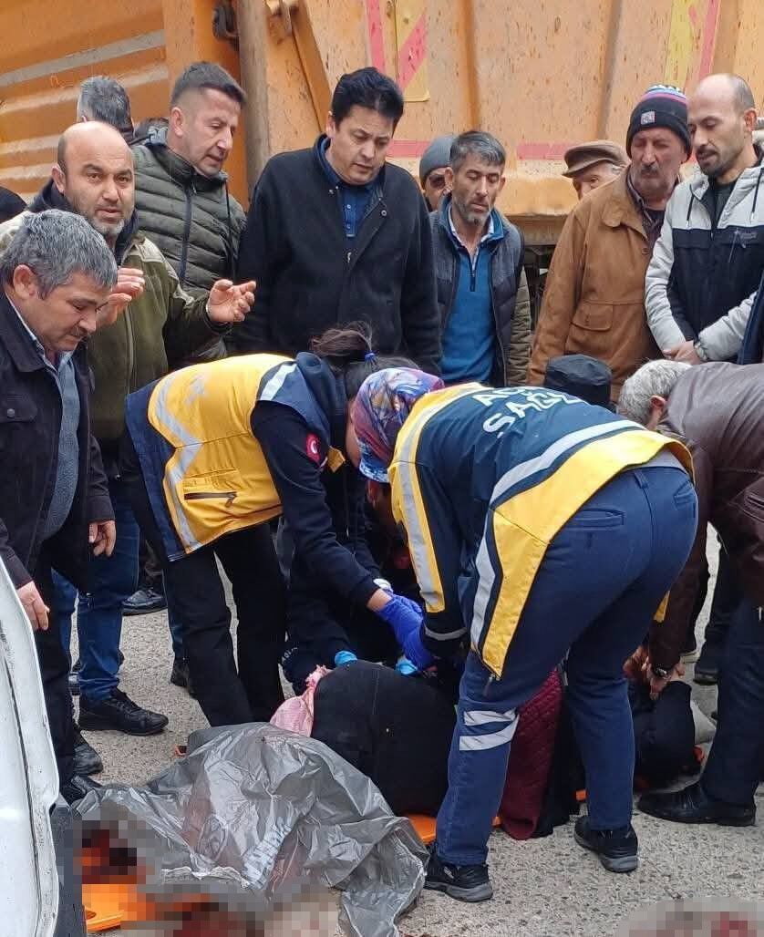 Cenaze Yürüyüşüne Kamyon Çarptı 58 Yaşındaki Kadın Hayatını Baybetti