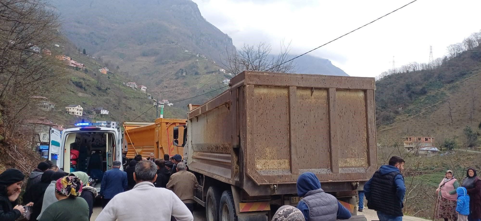 Cenaze Yürüyüşüne Kamyon Çarptı 58 Yaşındaki Kadın Hayatını Baybetti1