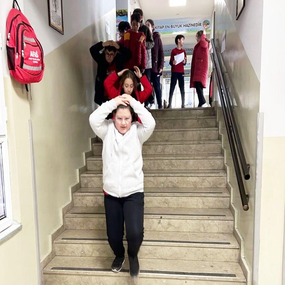 Deprem Tatbikatı Orhan Şaik (2)