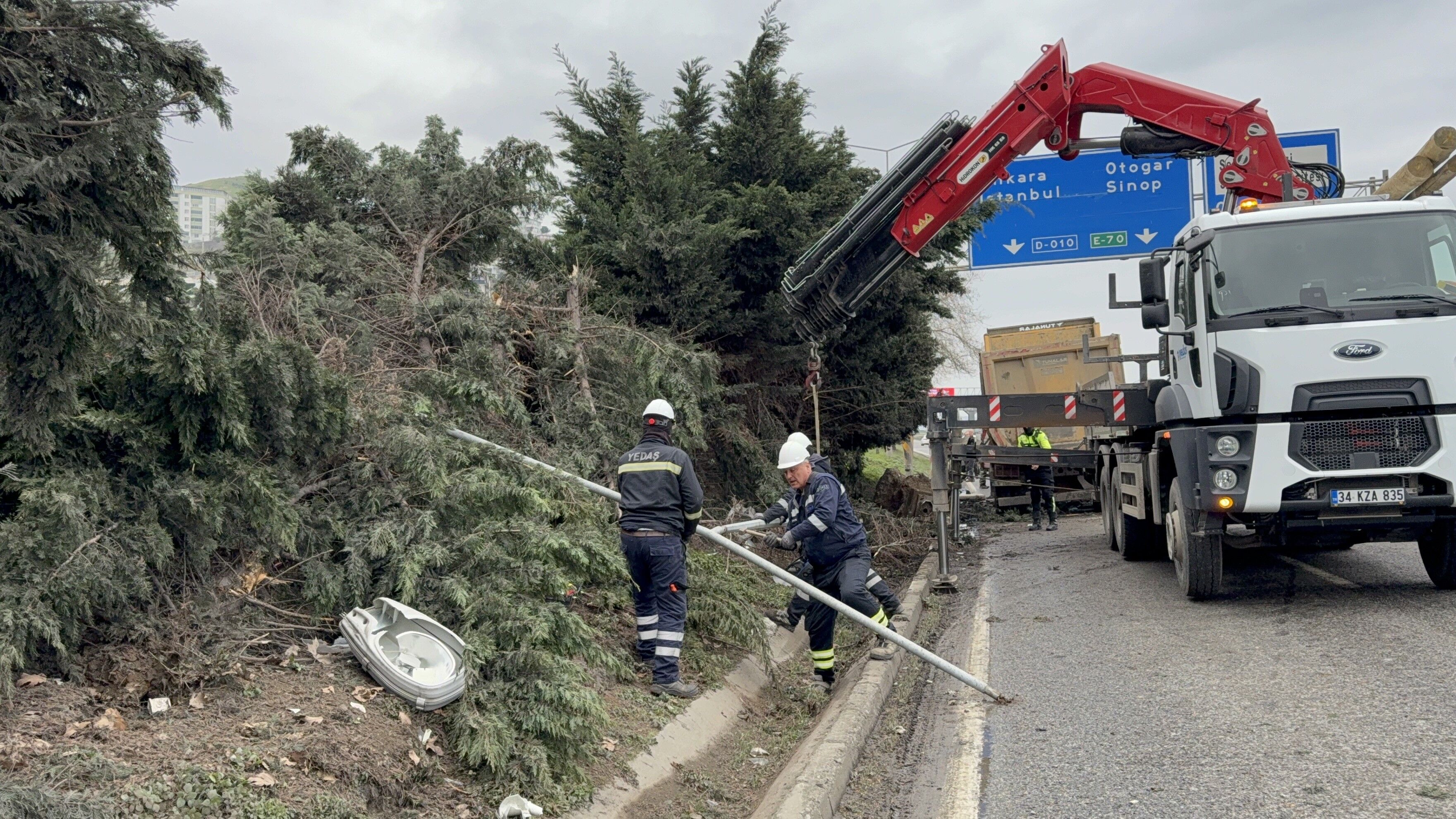 Direksiyon Hakimiyetini Kaybeden Kamyon Panik Yarattı3