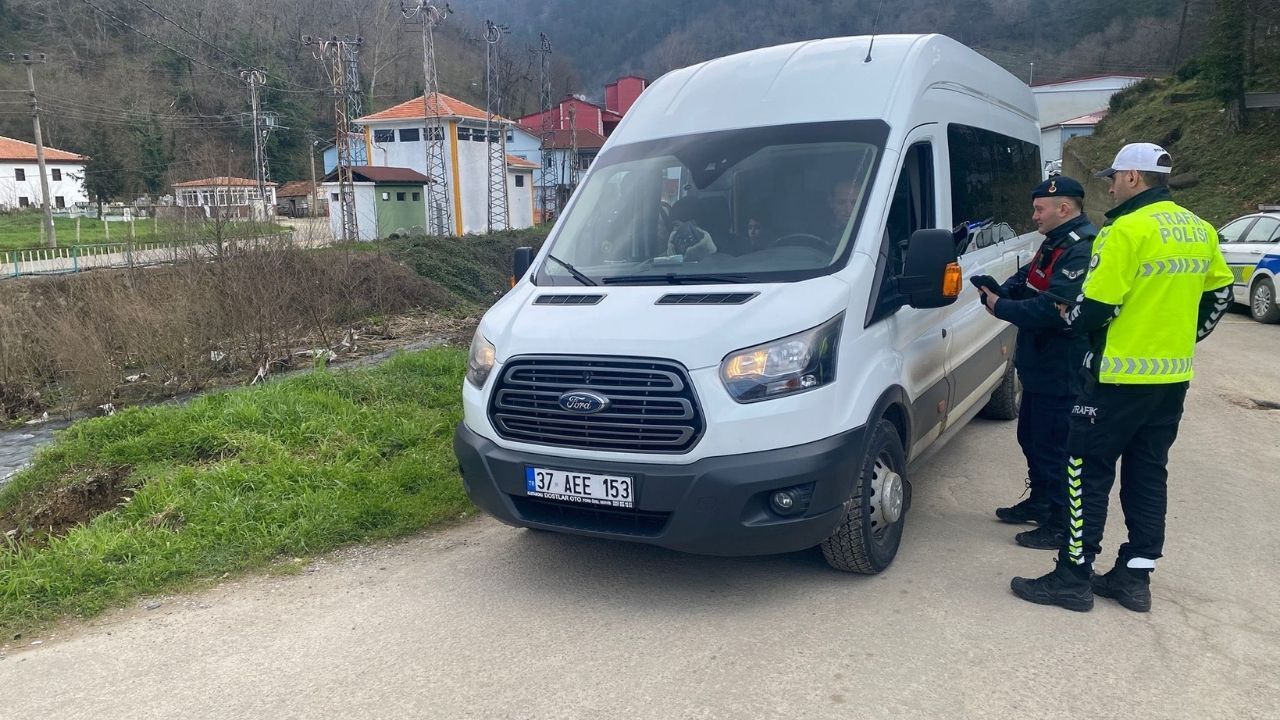 Doğanyurt’ta Öğrenci Servislerine Denetim (1)