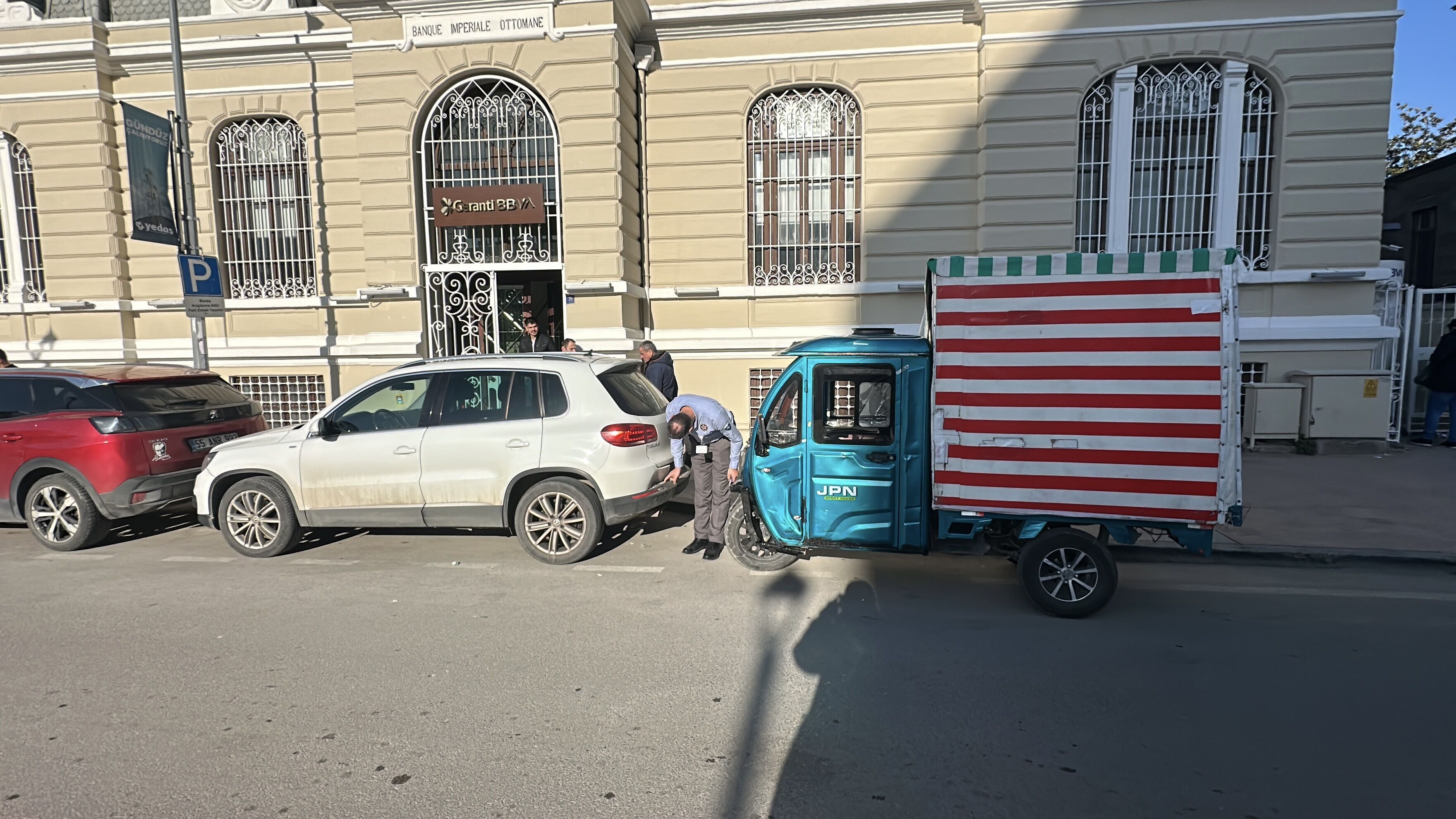 Elektrikli Motosiklet Park Halindeki Araca Çarptı 1 Kişi Yaralandı! 12