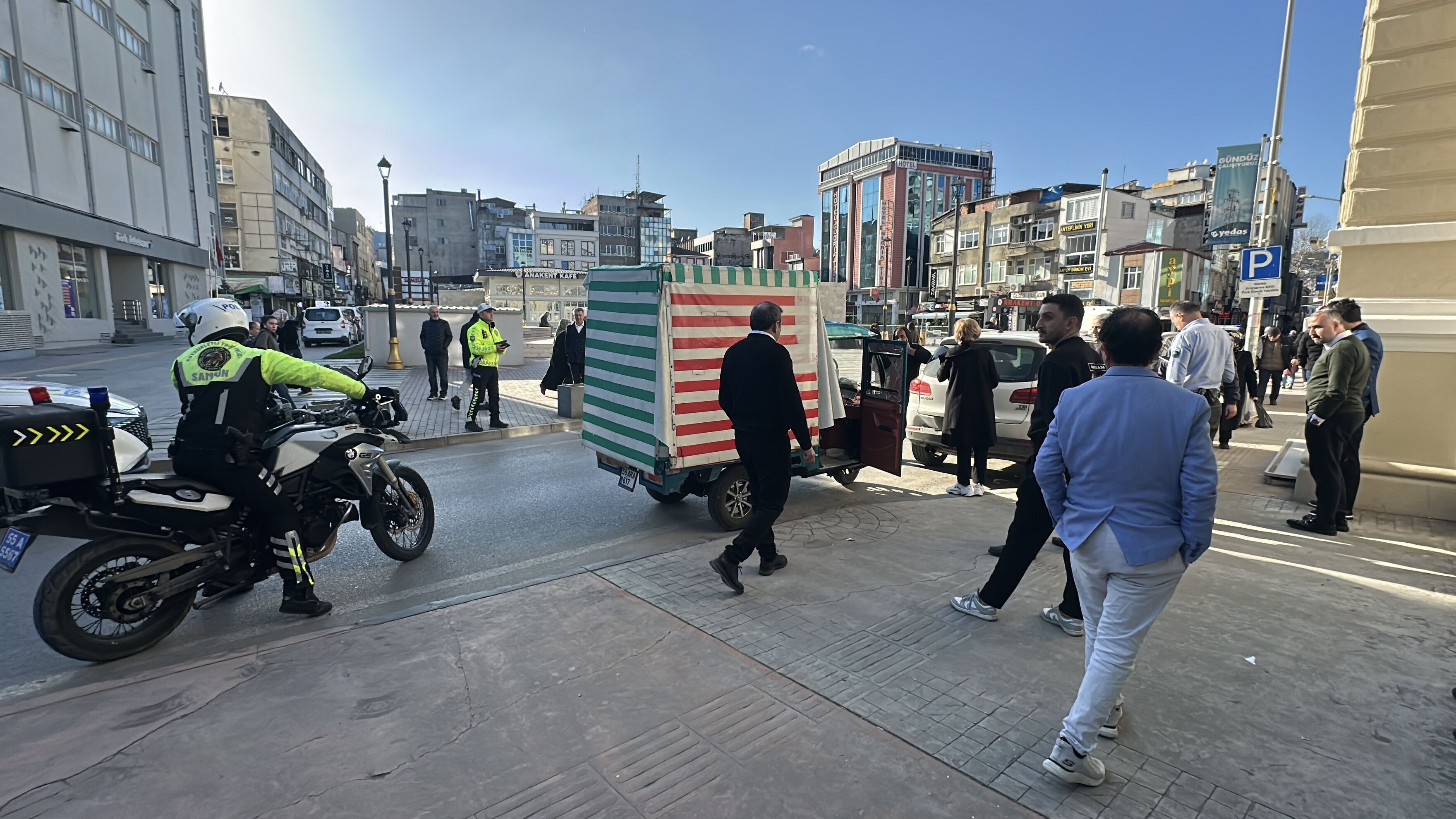 Elektrikli Motosiklet Park Halindeki Araca Çarptı 1 Kişi Yaralandı! 22