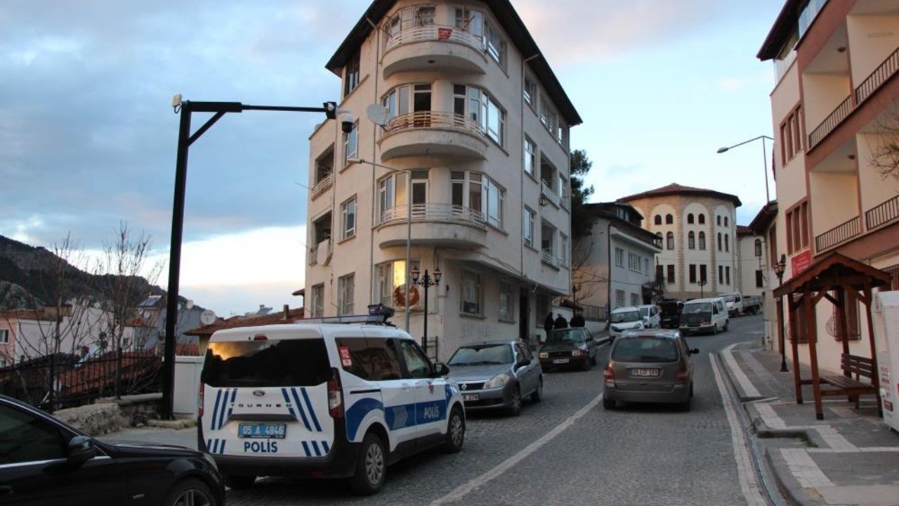 Evinde Sahte Alkol Aldı, Saatler Sonra Ölü Bulundu (2)