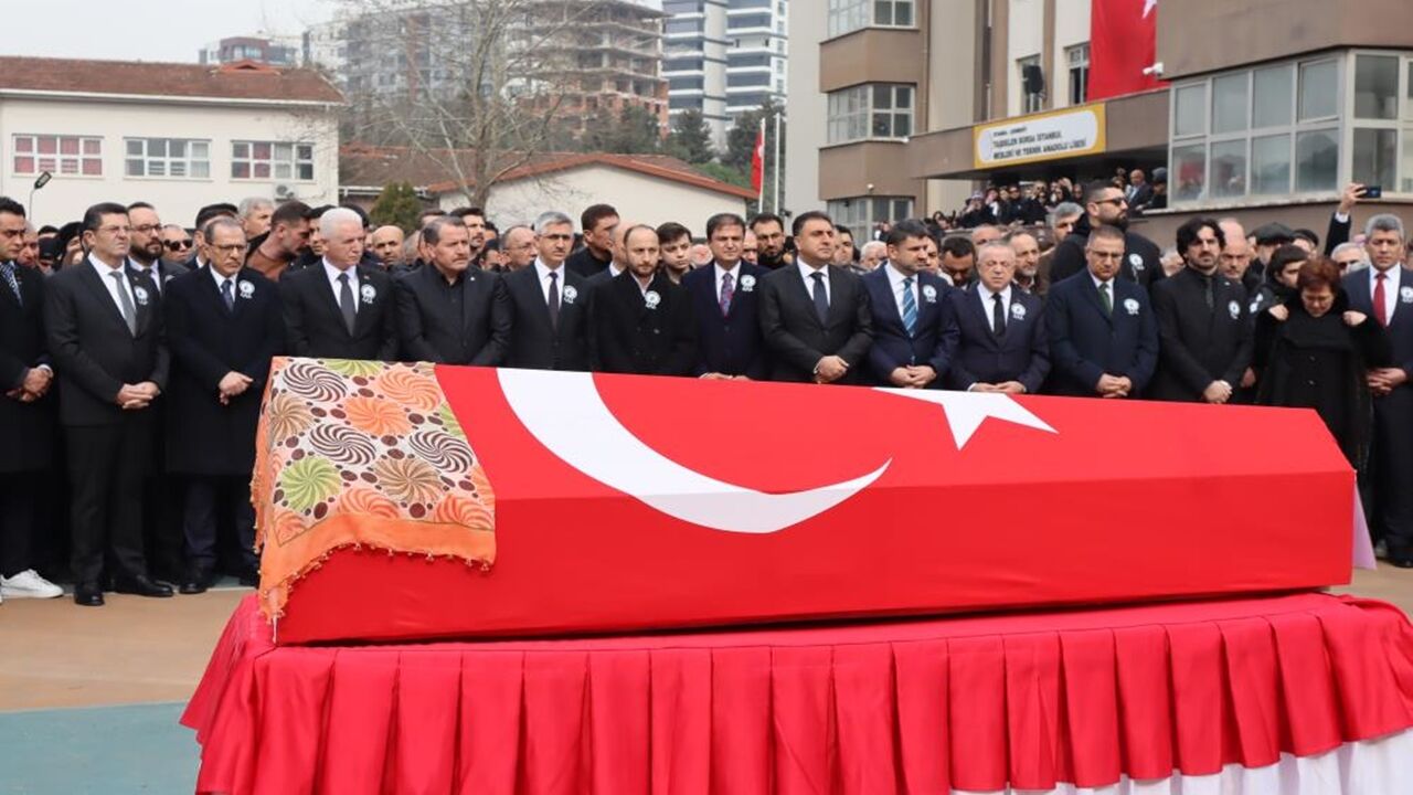 Fatma Nur Özçelik Öğretmen (2)