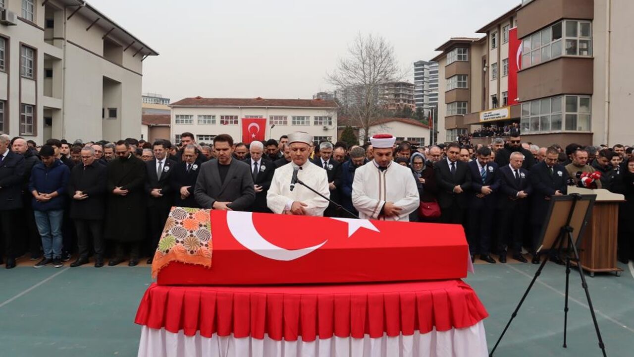 Fatma Nur Özçelik Öğretmen (3)