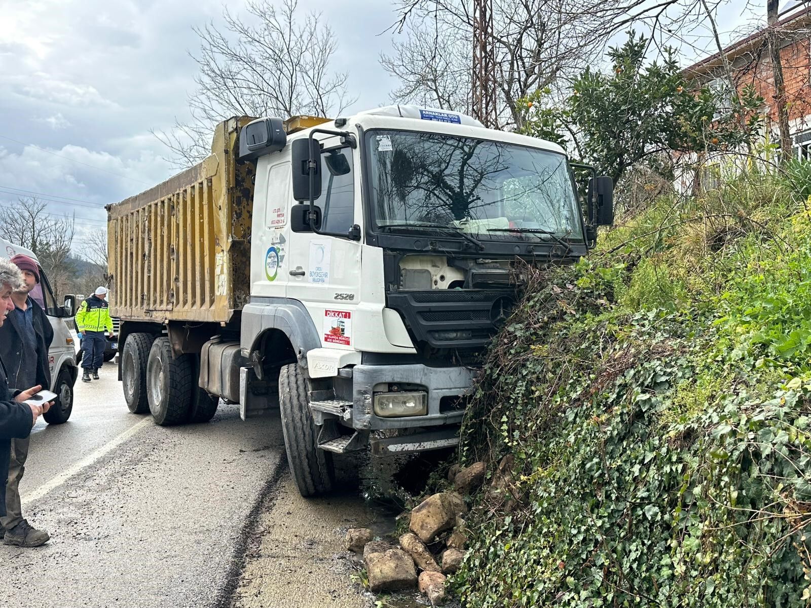Feci Kaza! Kamyonet Ile Kamyon Çarpıştı 2 Ölü, 2 Ağır Yaralı! 4