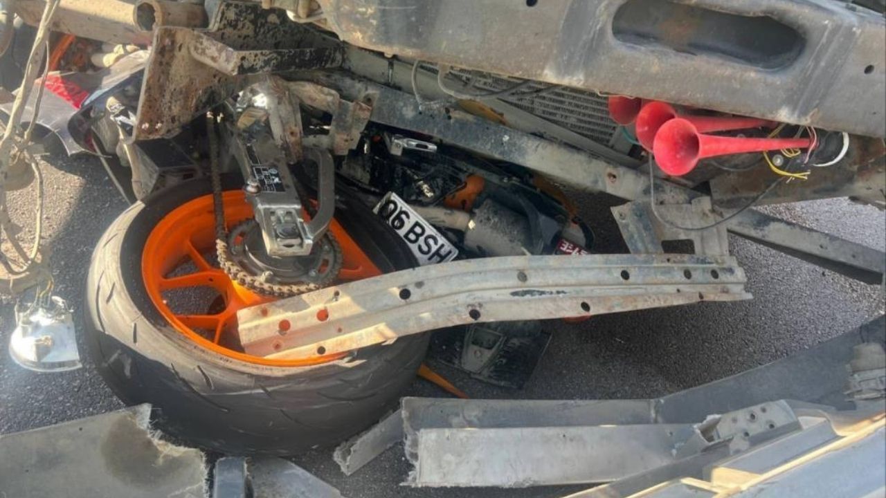 Feci Kaza Kamyonla Çarpışan Motosiklet Sürücüsü Öldü (2)