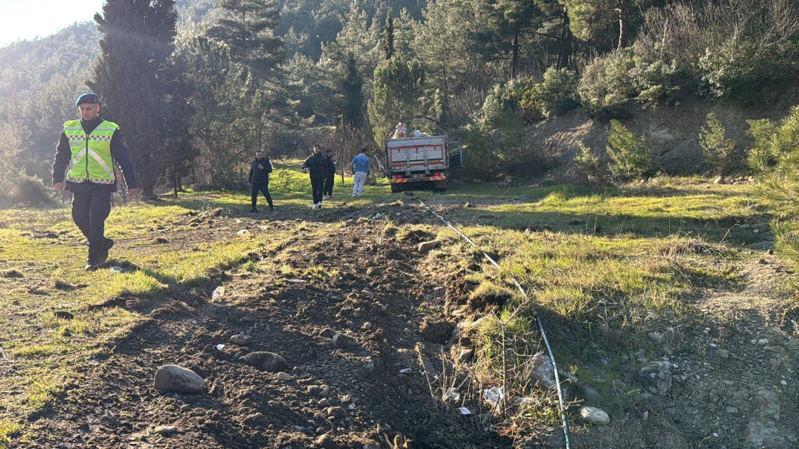 Feci Kaza! Otomobil Kamyonla Çarpıştı 1 Ölü, 5 Yaralı! 8