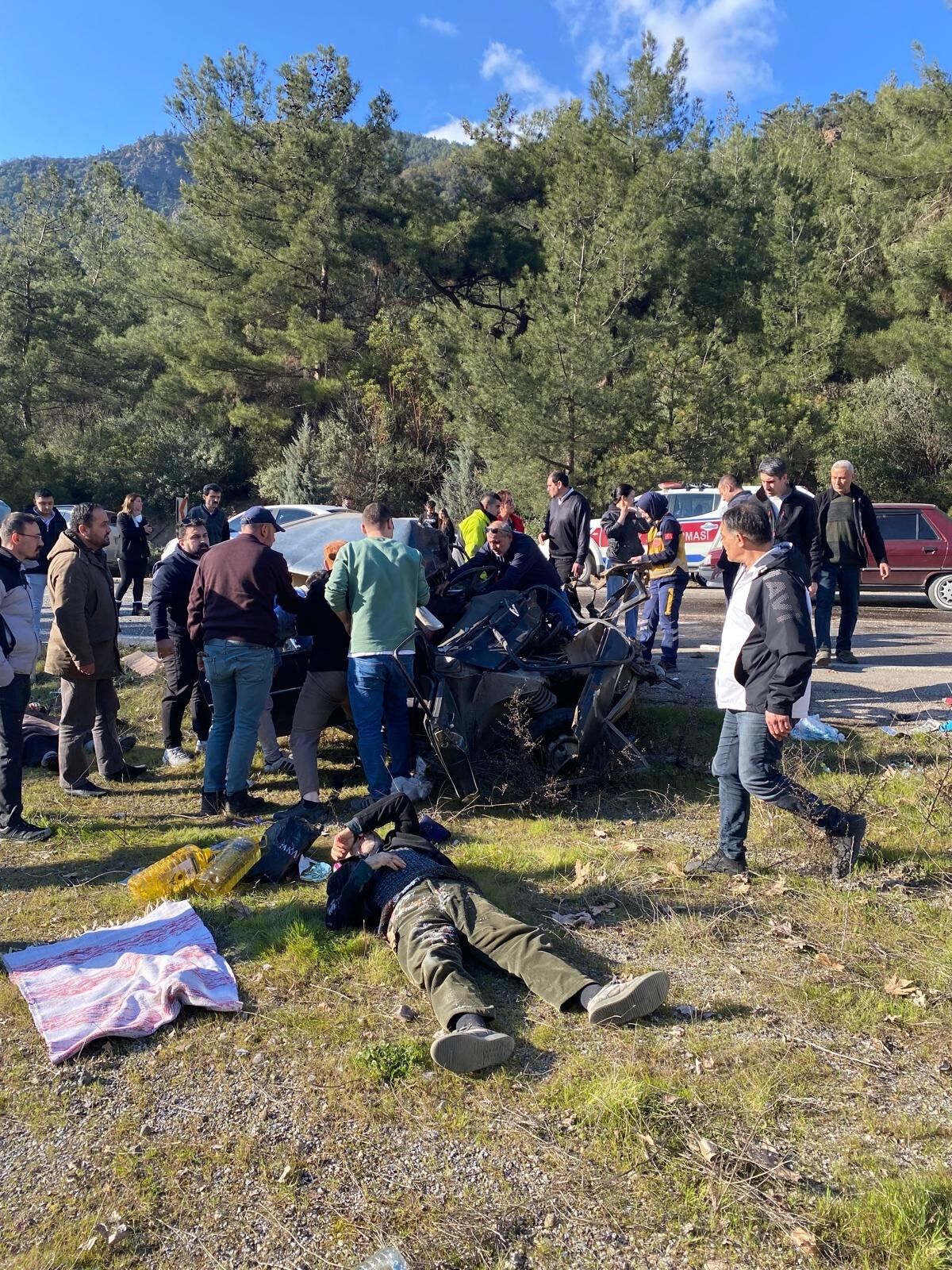 Feci Kaza! Otomobil Kamyonla Çarpıştı 1 Ölü, 5 Yaralı! 88888888888888888888888888