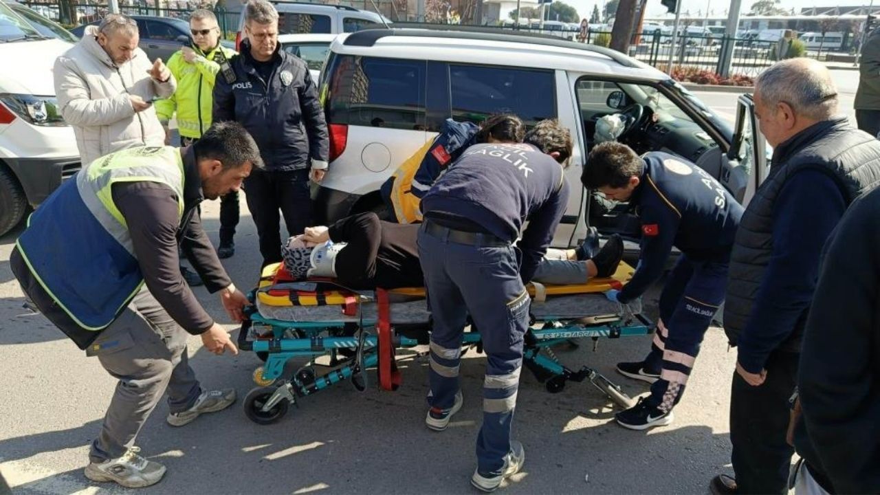 Feci Kaza Refüje Çarpan Otomobil Yan Yattı, 1 Yaralı (1)