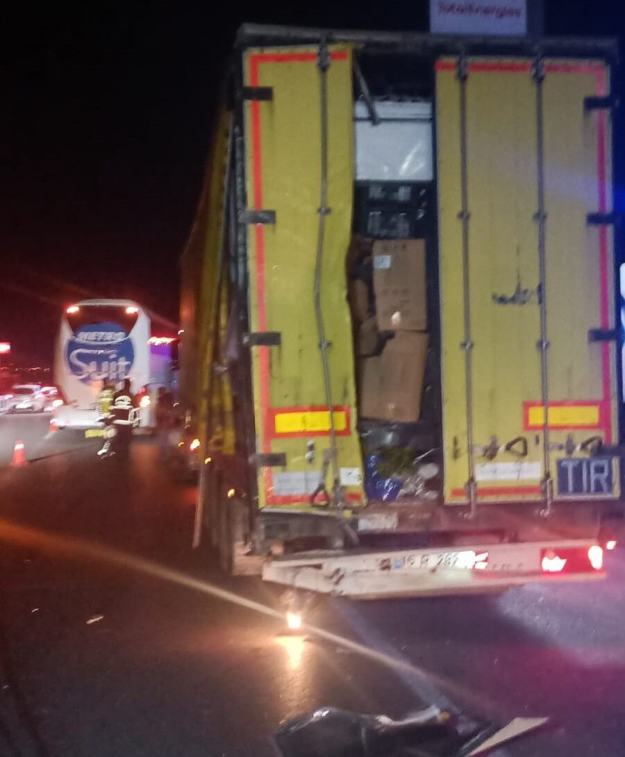 Feci Kaza! Tır Ile Otobüs Çarpıştı Çok Sayıda Yaralı Var! 2