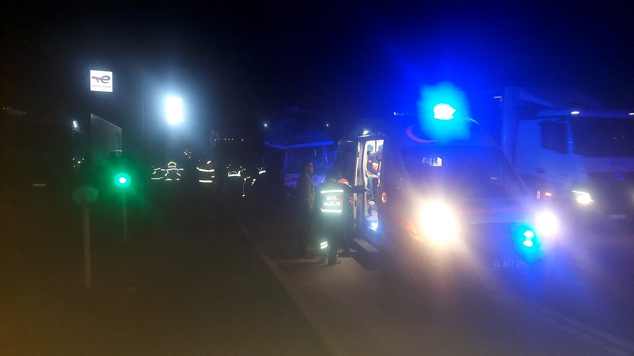 Feci Kaza! Tır Ile Otobüs Çarpıştı Çok Sayıda Yaralı Var! 88888888888888888888888888888