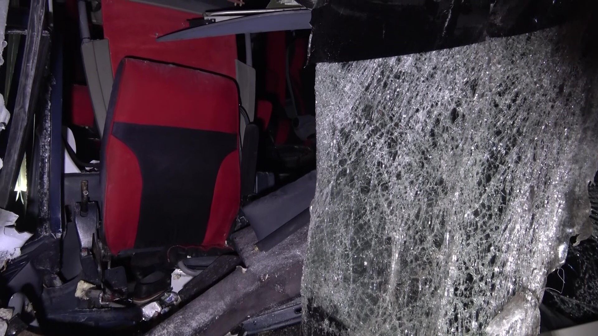 Feci Kaza! Yolcu Otobüsü Ile Tır Çarpıştı, Detaylar Belli Oldu 11 Yaralı Var! 14