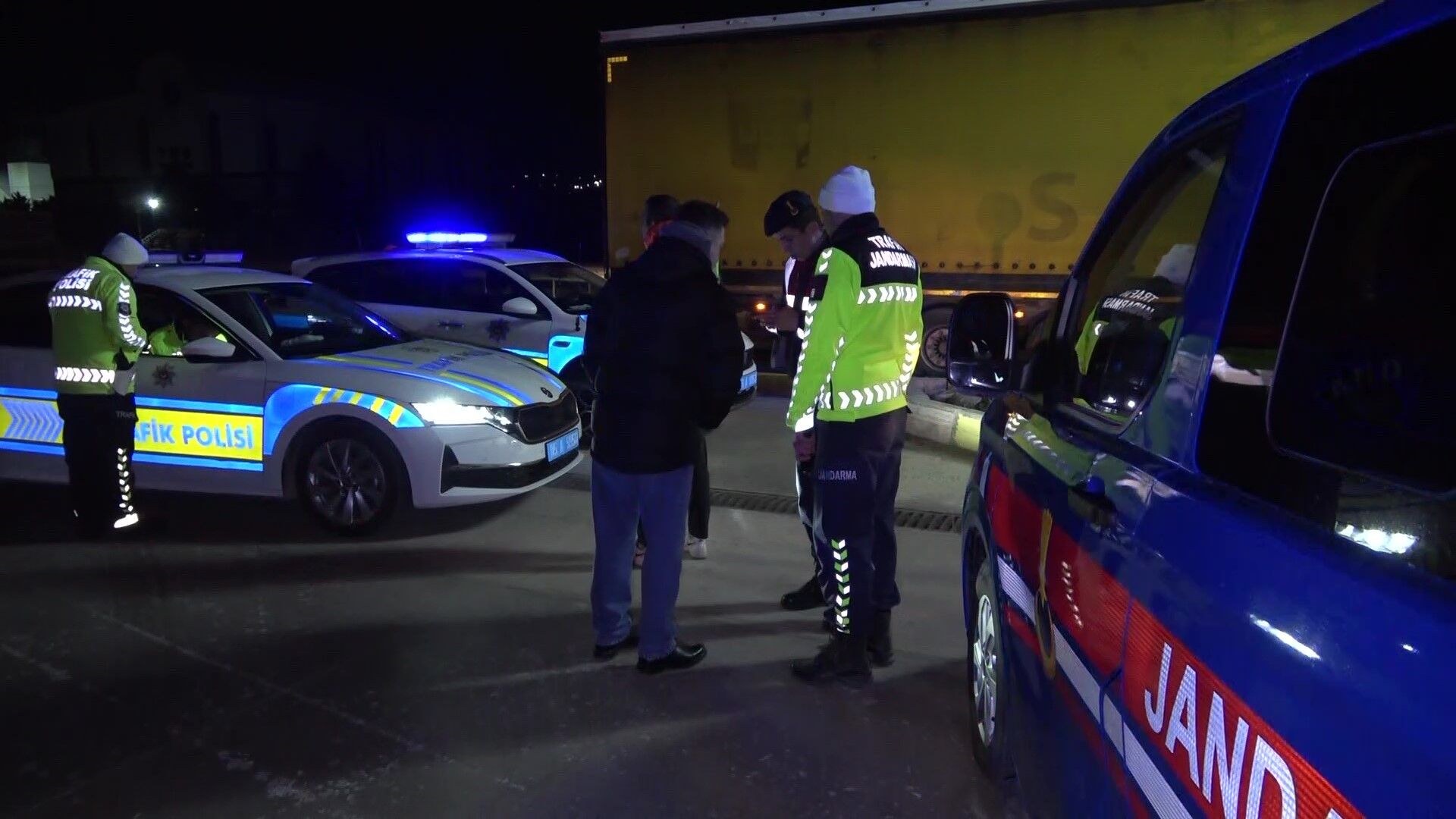 Feci Kaza! Yolcu Otobüsü Ile Tır Çarpıştı, Detaylar Belli Oldu 11 Yaralı Var! 4