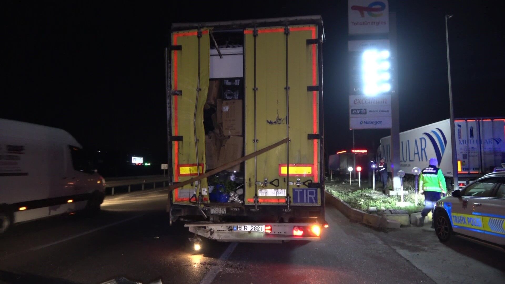 Feci Kaza! Yolcu Otobüsü Ile Tır Çarpıştı, Detaylar Belli Oldu 11 Yaralı Var! 6