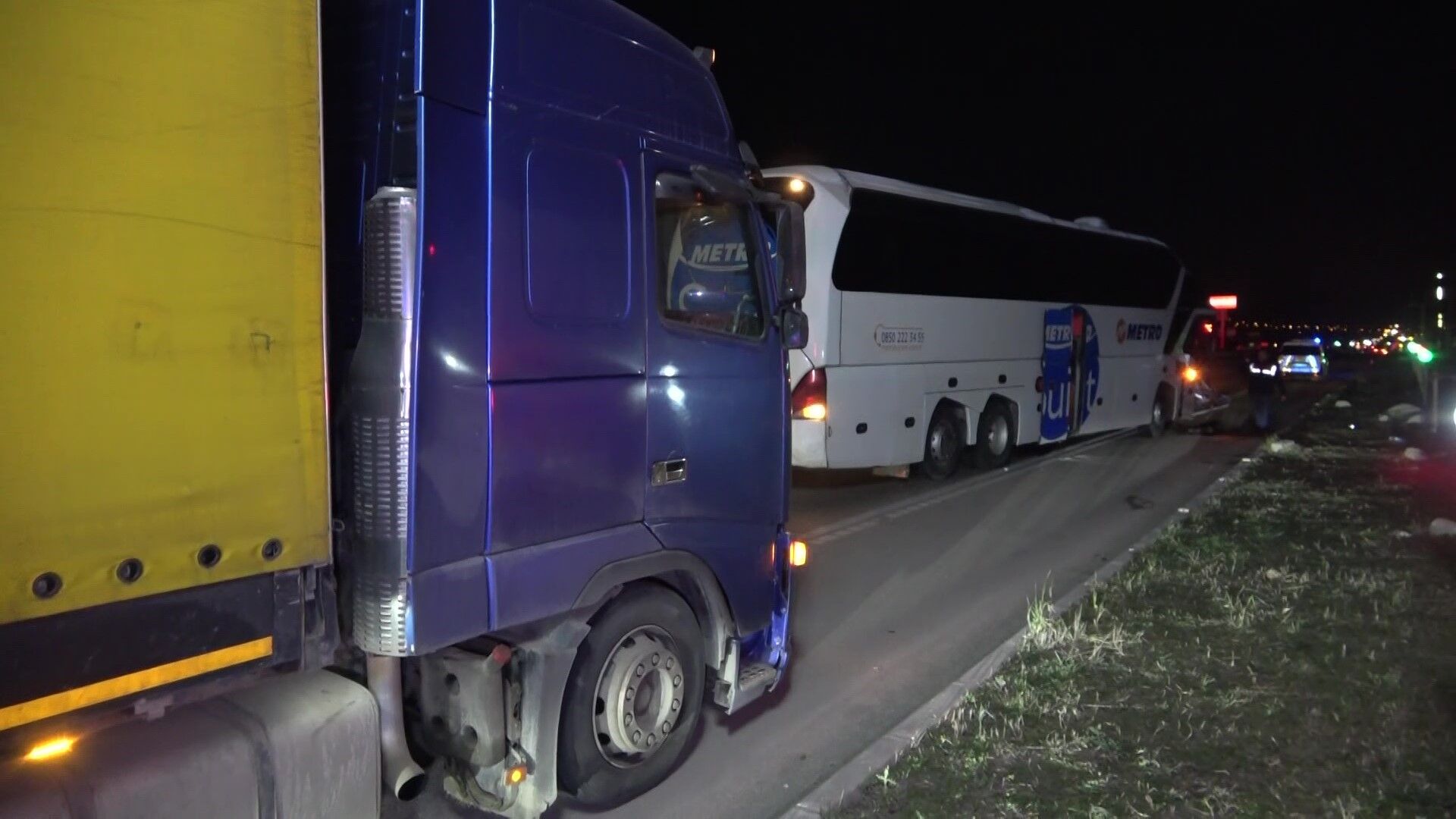 Feci Kaza! Yolcu Otobüsü Ile Tır Çarpıştı, Detaylar Belli Oldu 11 Yaralı Var! 8