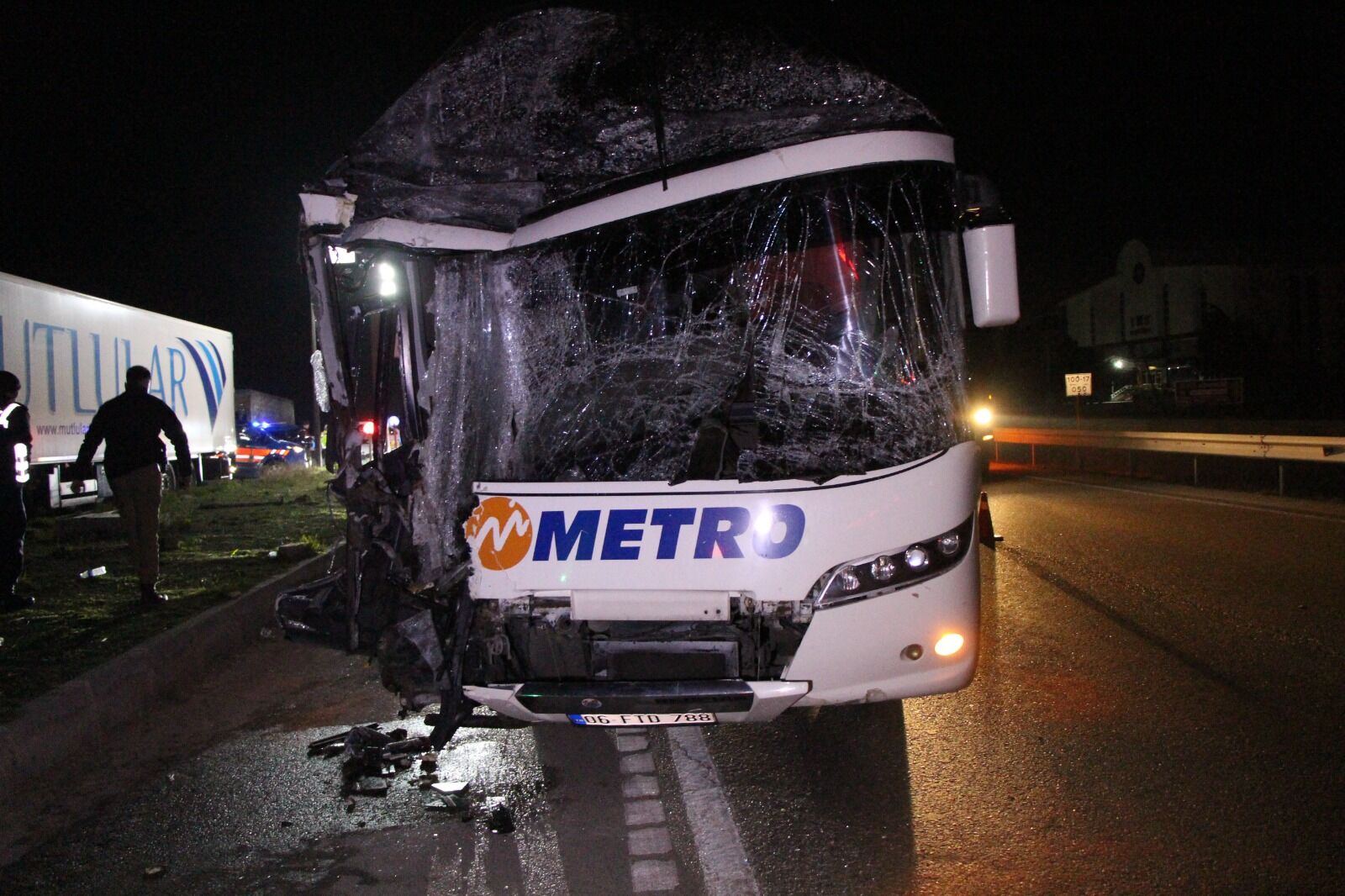 Feci Kaza! Yolcu Otobüsü Ile Tır Çarpıştı, Detaylar Belli Oldu 11 Yaralı Var! 88888888888888