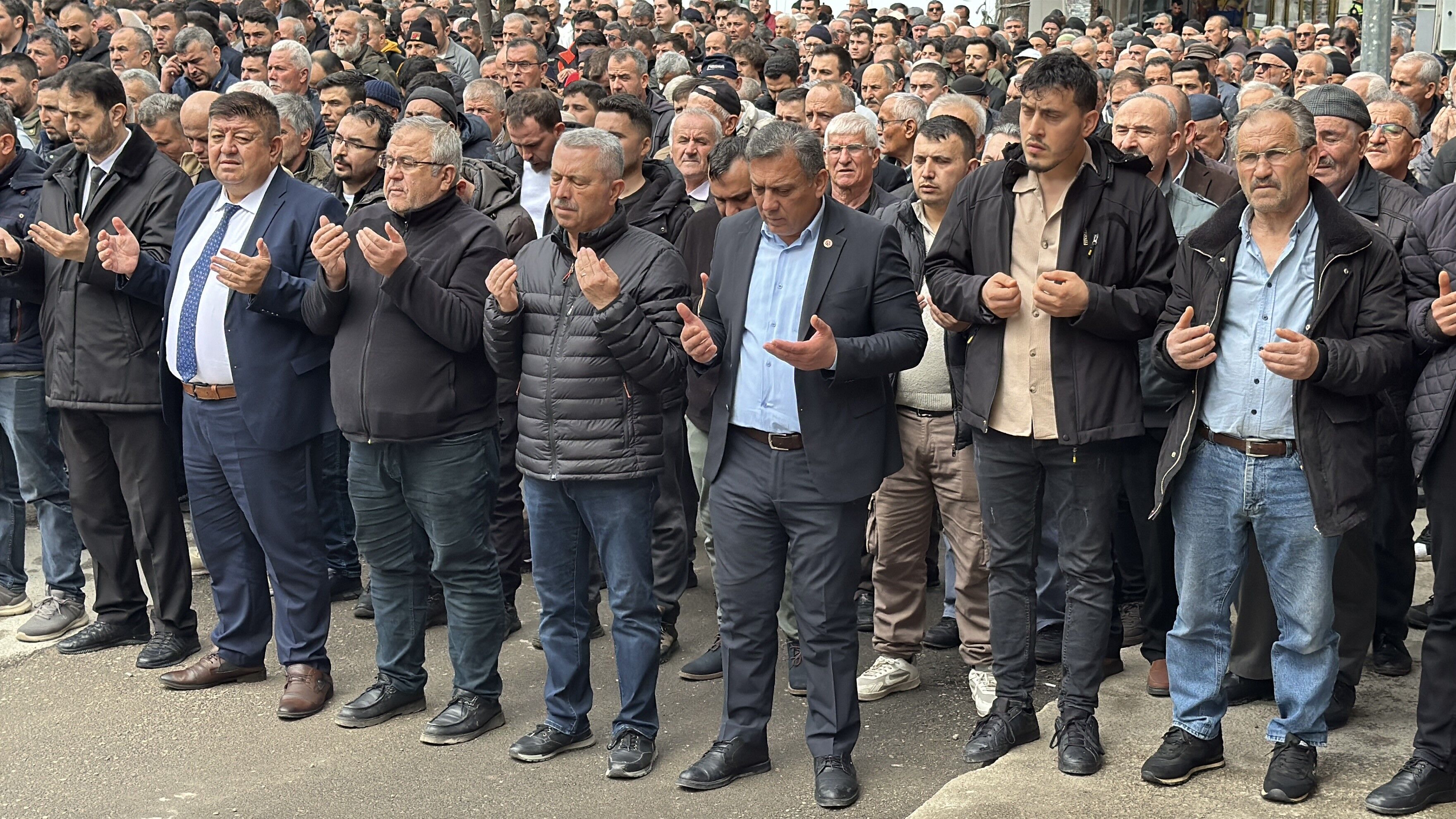 Feci Kazada Hayatını Kaybeden Genç Toprağa Verildi 88888888