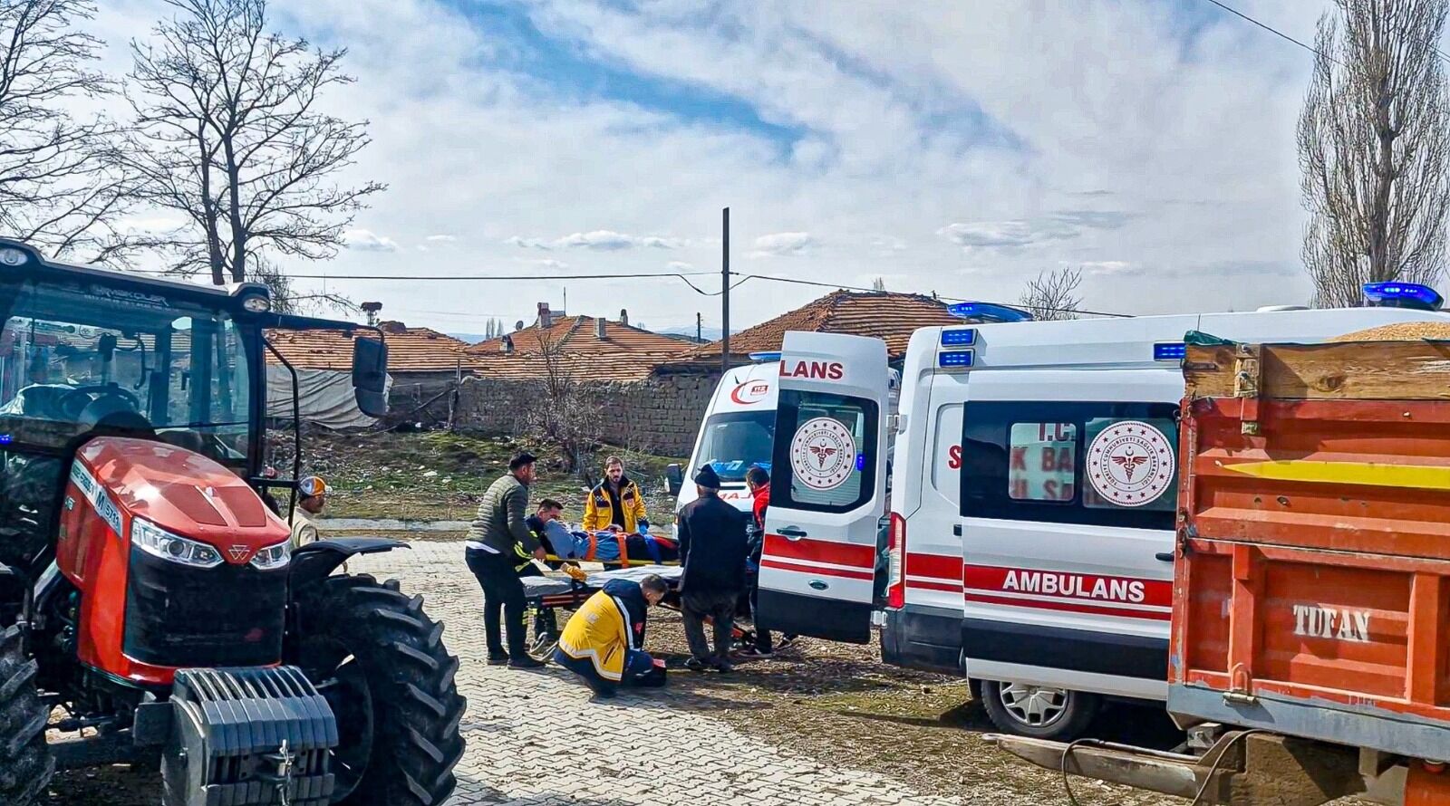 Feci Olay! Buğday Deposu Göçtü Kardeşlerden Biri Göçük Altında Kaldı, Diğerinin Parmakları Koptu! 6
