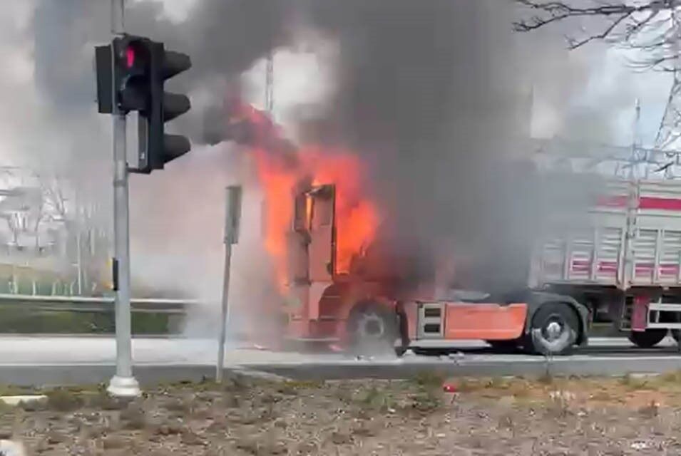 Feci Olay Seyir Halindeki Tırın Kupası Alev Alev Yandı 14