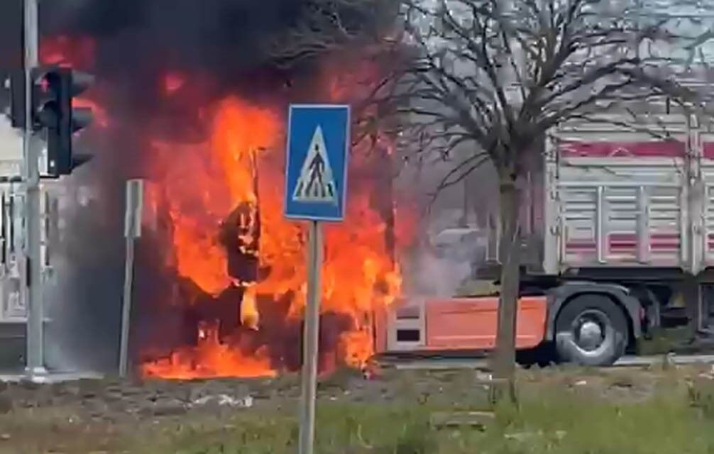 Feci Olay Seyir Halindeki Tırın Kupası Alev Alev Yandı 4