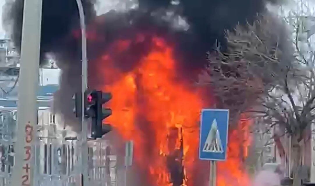 Feci Olay Seyir Halindeki Tırın Kupası Alev Alev Yandı 8