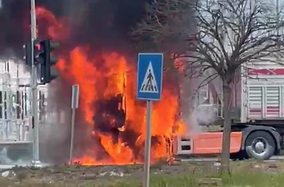 Feci Olay Seyir Halindeki Tırın Kupası Alev Alev Yandı 88888888