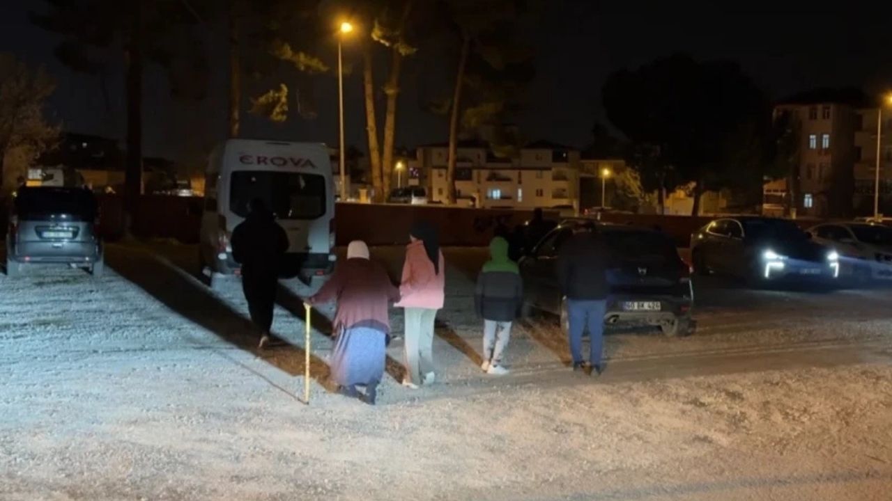Gece Yarısı Korku Dolu Anlar 5,5 Büyüklüğünde Deprem (1)