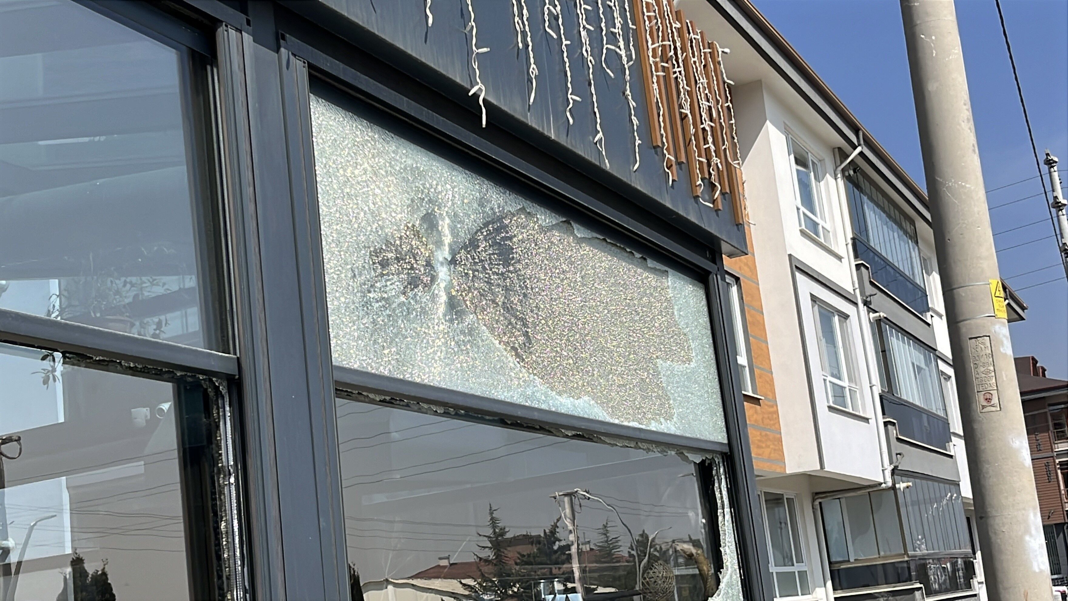 Gece Yarısı Kurşun Yağmuru Kapalı Mekanı Taradılar3