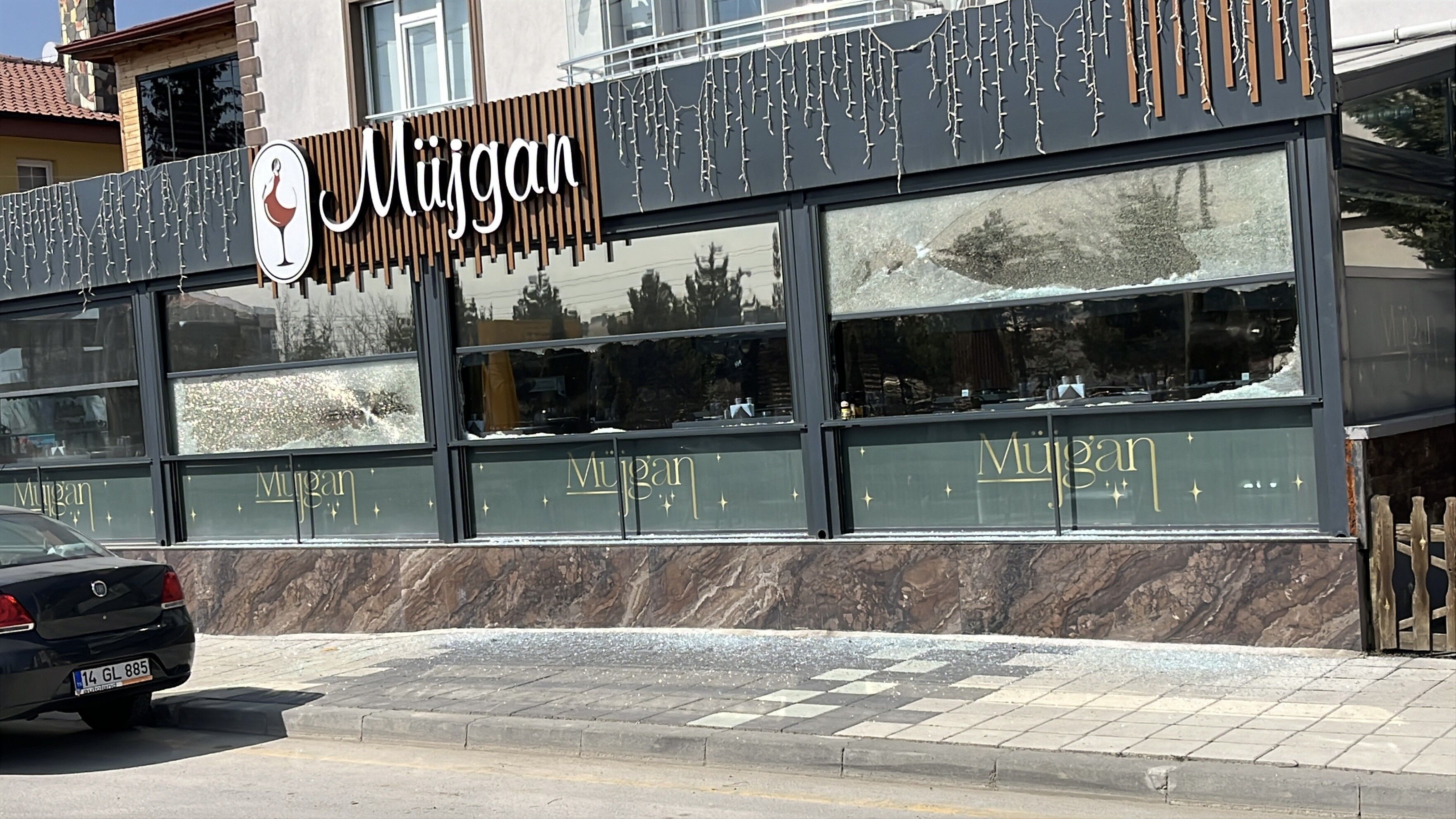 Gece Yarısı Kurşun Yağmuru Kapalı Mekanı Taradılar4