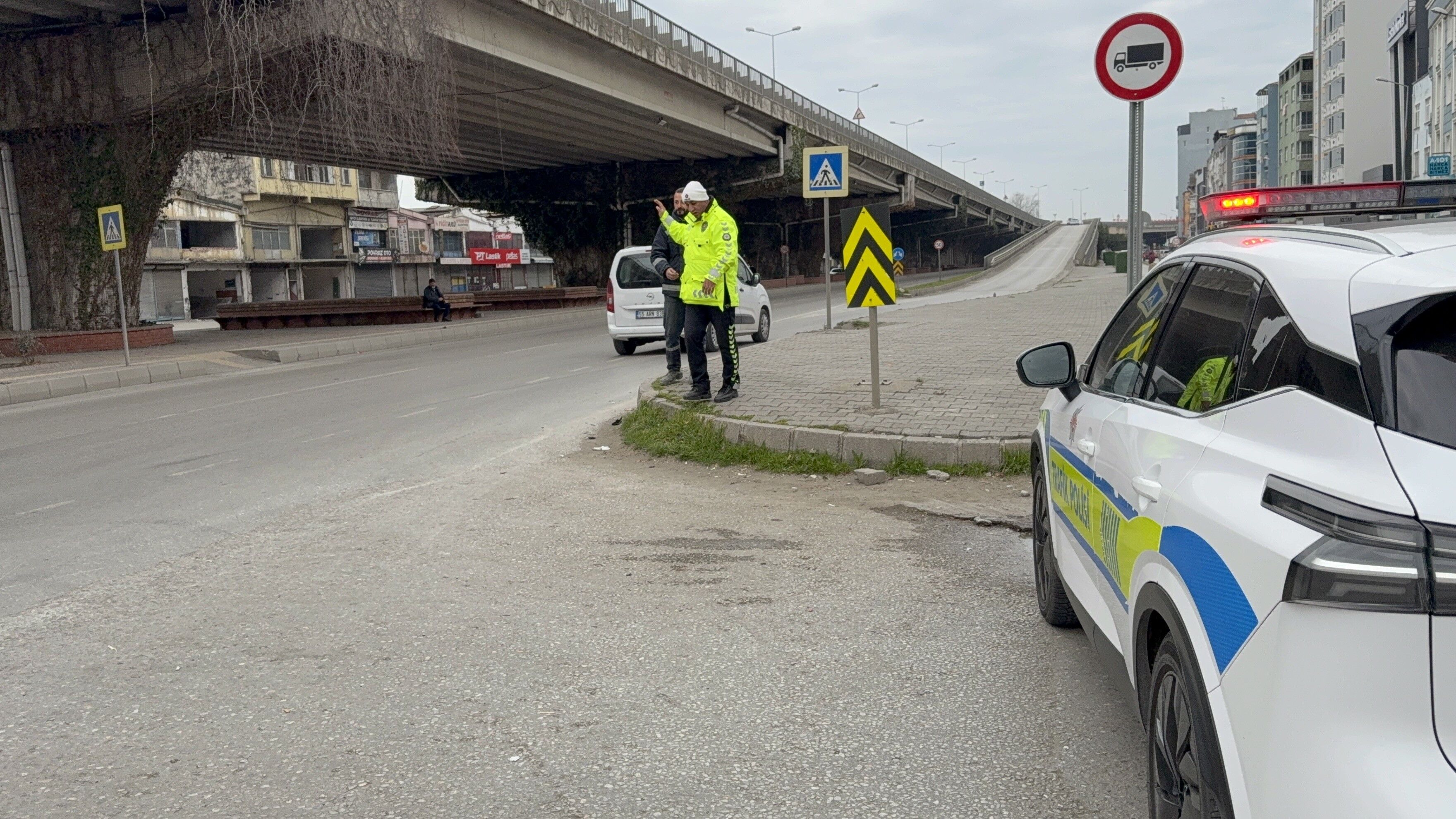 Genç Sürücü, Motosiklet Kazasında Tırın Altına Girmekten Son Anda Kurtuldu1