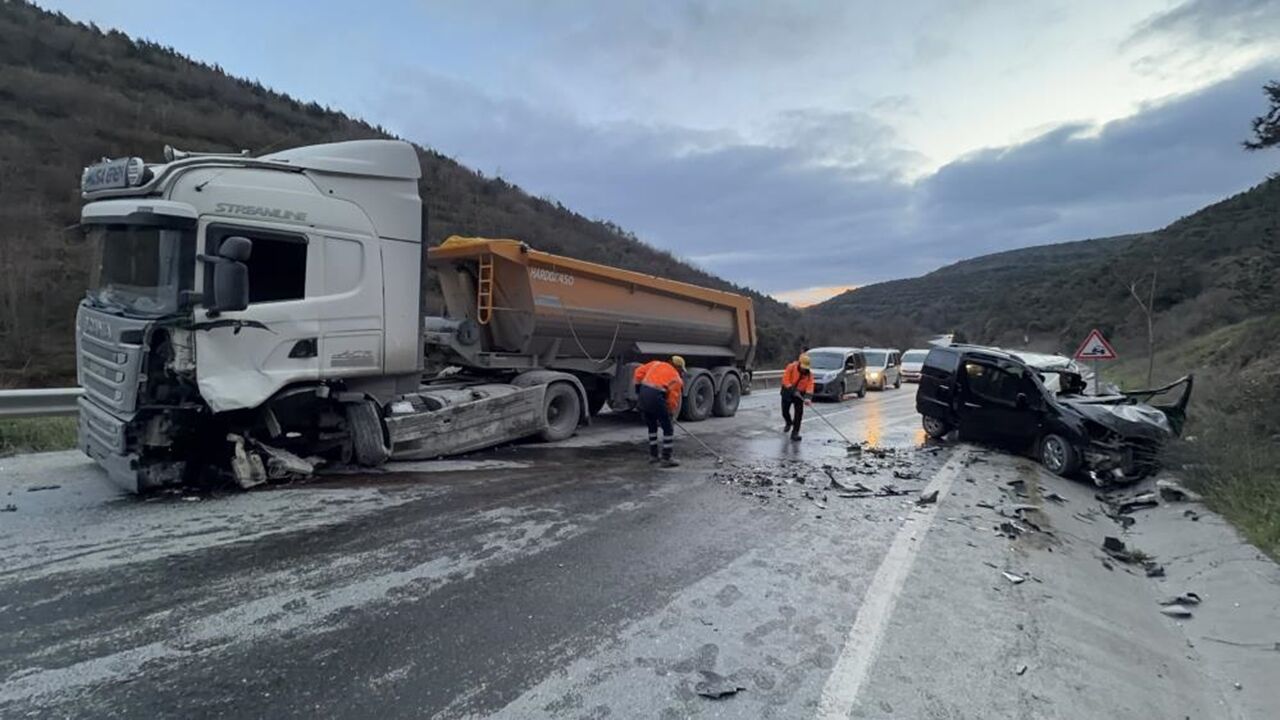 Hafriyat Kamyonu Kaza Ölu Var (5)