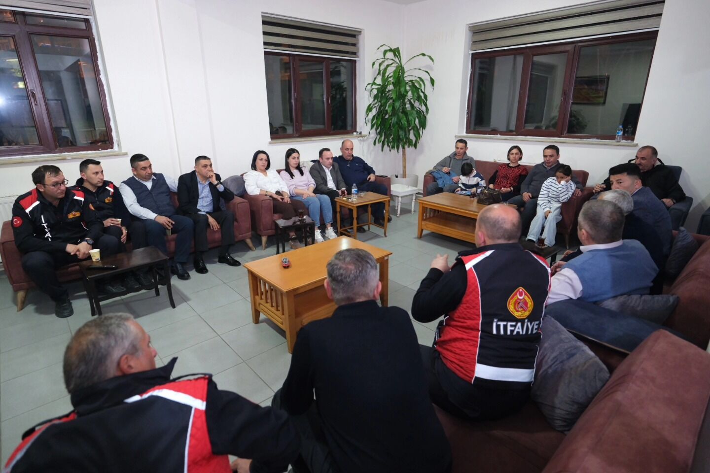 Hasan Baltacı İtfaiye Personeliyle Ramazan Sofrasında Buluştu1