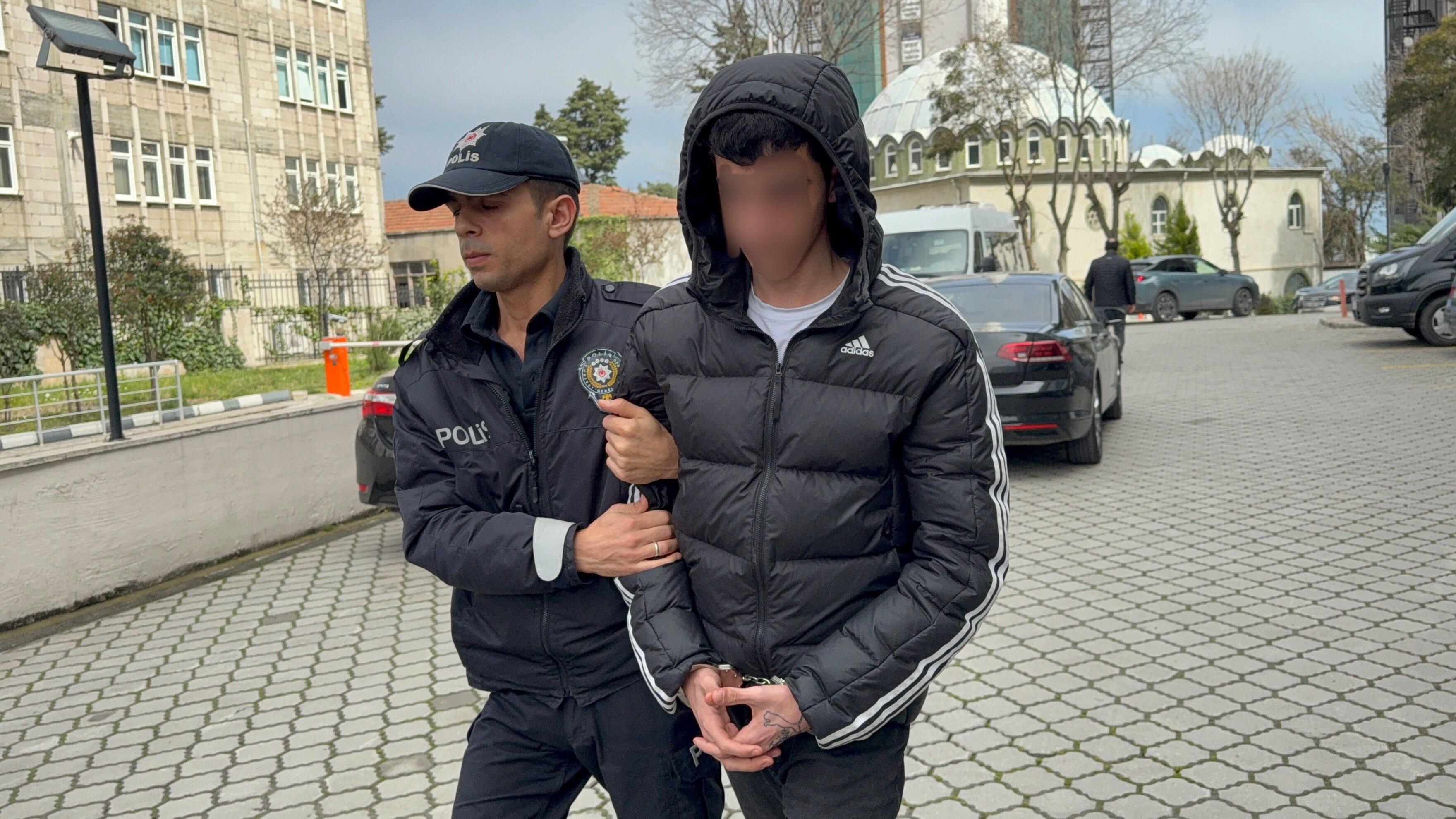 Hastane Otoparkında Feci Bıçaklı Kavga! 1 Kişi Yaralandı 19 Yaşındaki Şüpheli Tutuklandı! 88888888